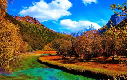 江西海外旅游：亚丁美景-九寨过后四川最热景点